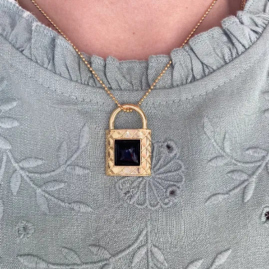 18k Gold Filled Diamond Cut Pattern Lock Pendant