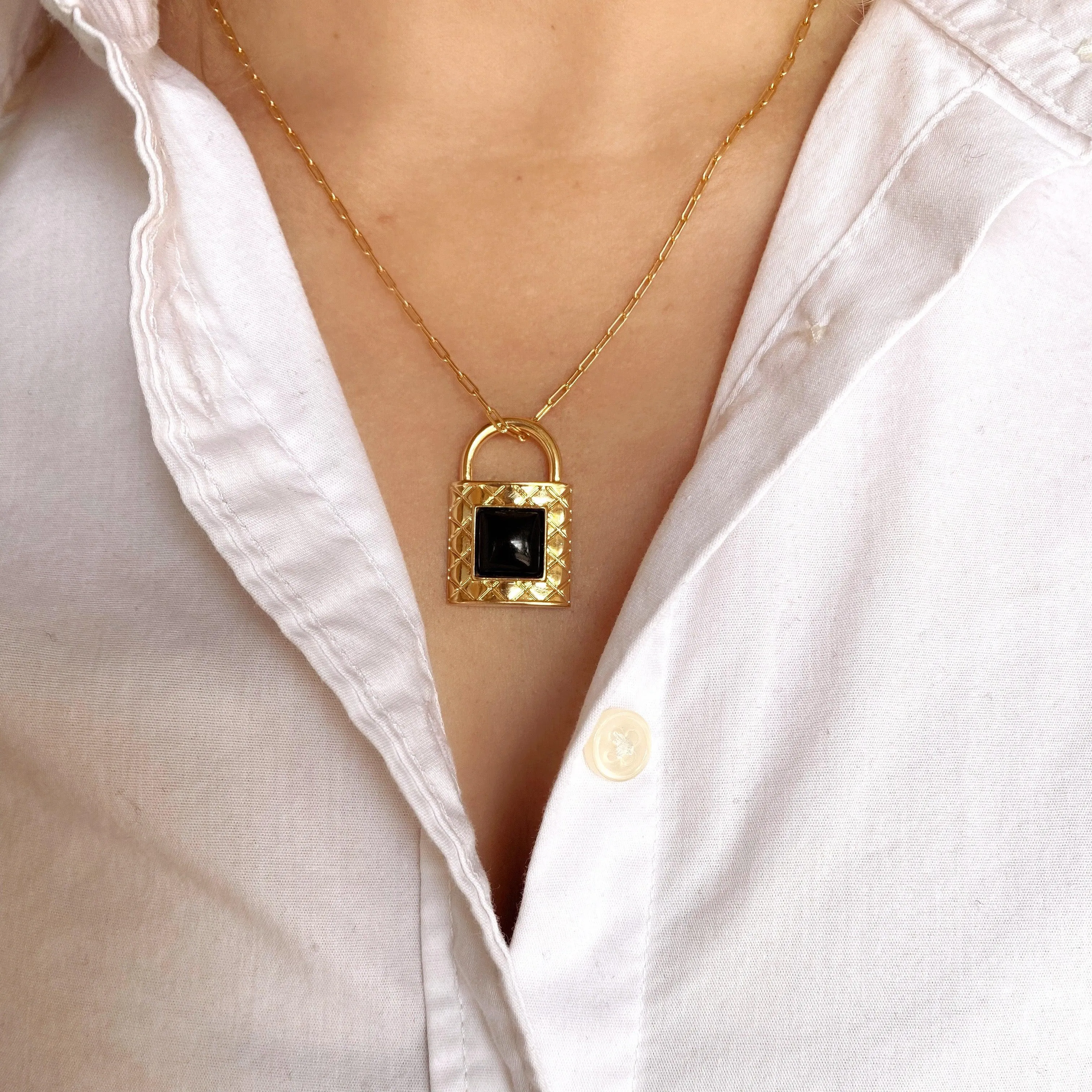 18k Gold Filled Diamond Cut Pattern Lock Pendant