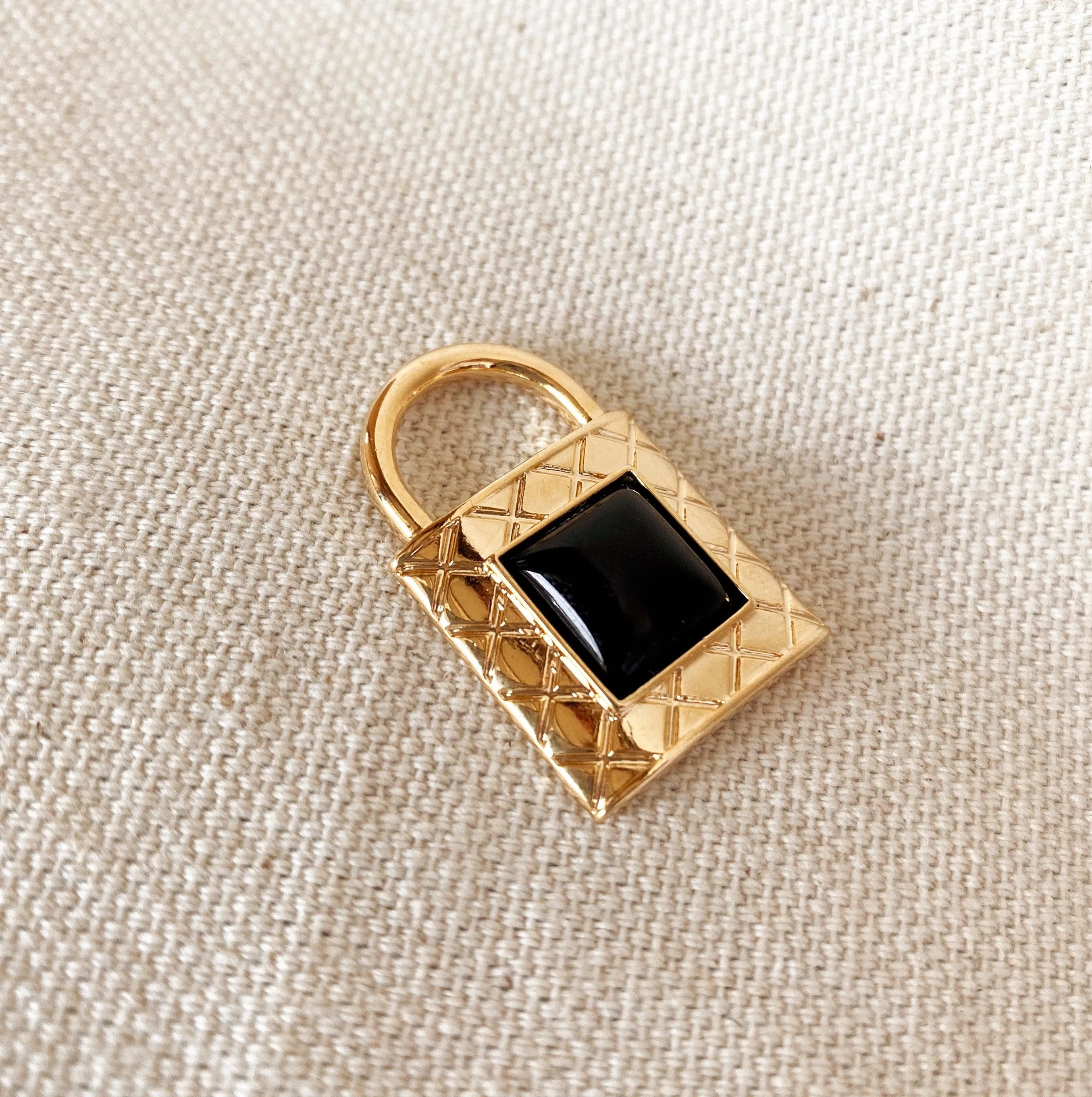18k Gold Filled Diamond Cut Pattern Lock Pendant