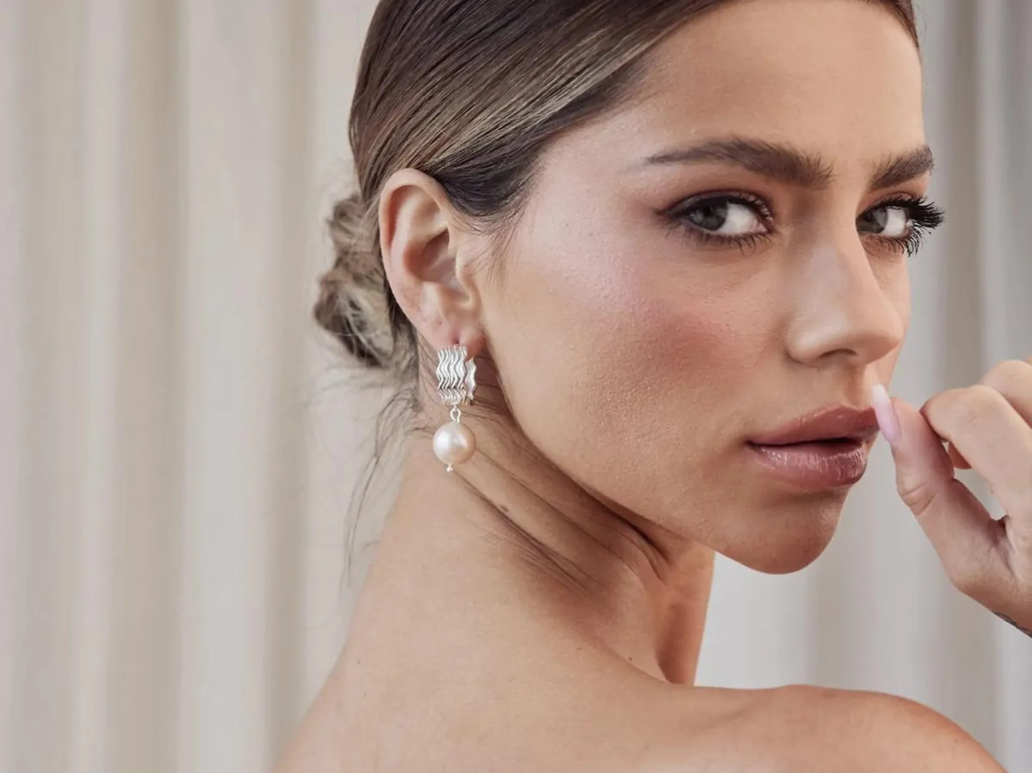 Lola Knight - Mabel - Pearl Drop Earrings - Silver