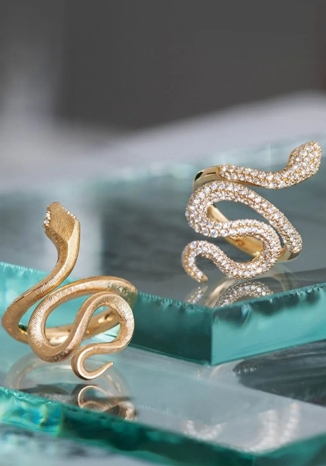 Ole Lynggaard Snakes 18KYG Pave Diamond Snake Ring | Medium
