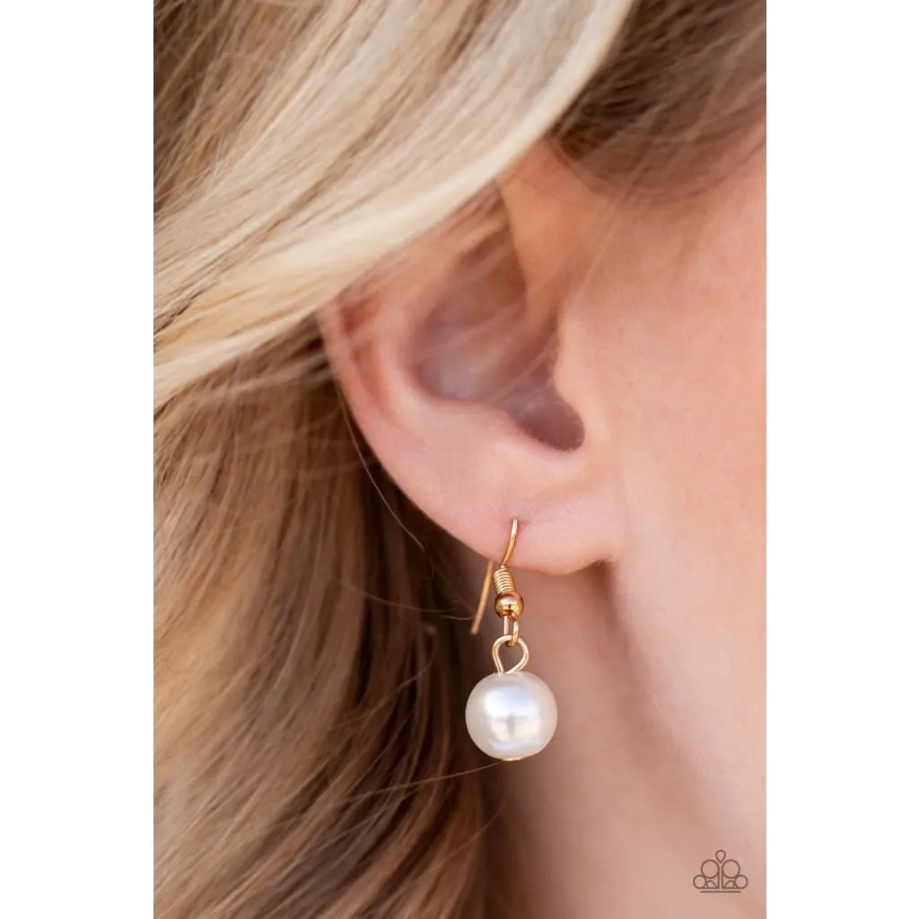 Paparazzi Glam Queen - Gold Pearl Necklace